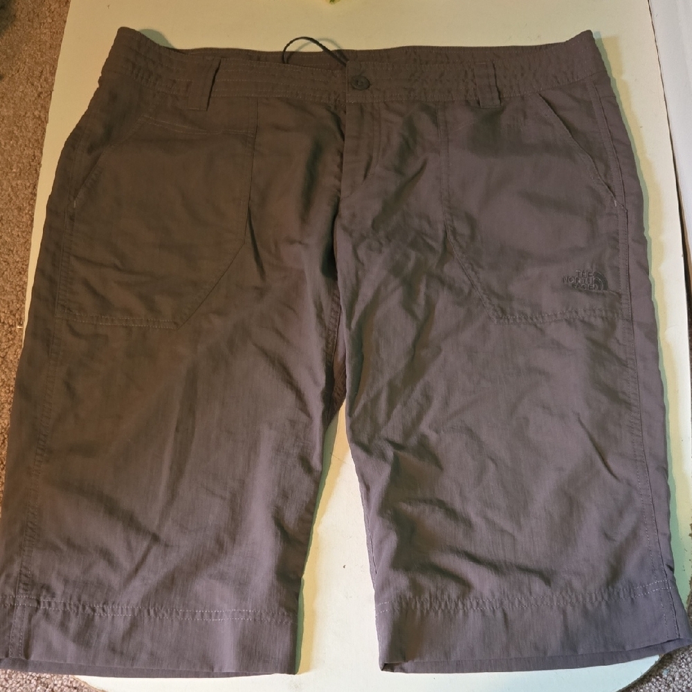 Gray Cargo Shorts with Lightweight Fabric